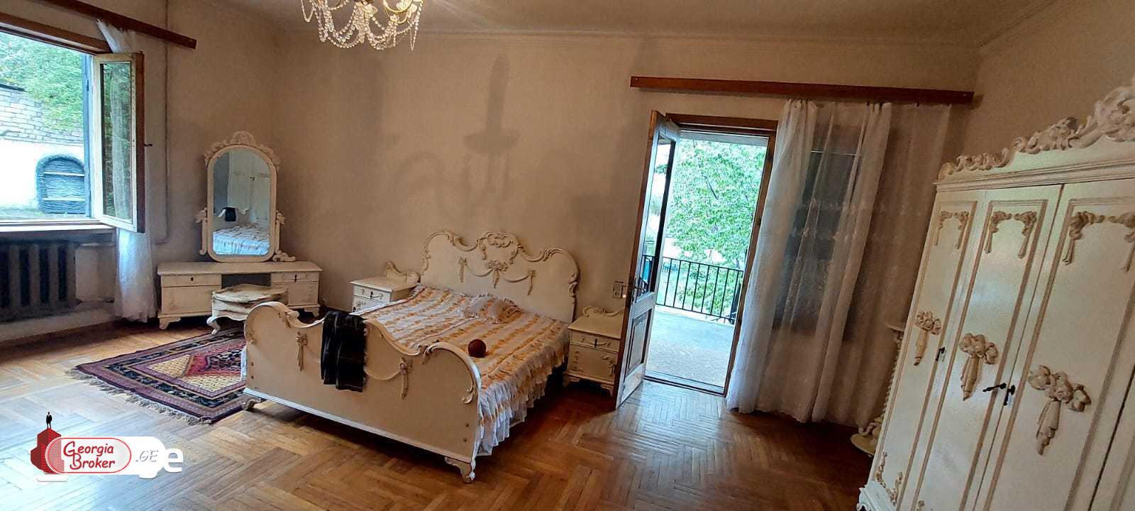 იყიდება ახალი გარემონტებული 9 ოთახიანი სახლი წყნეთში