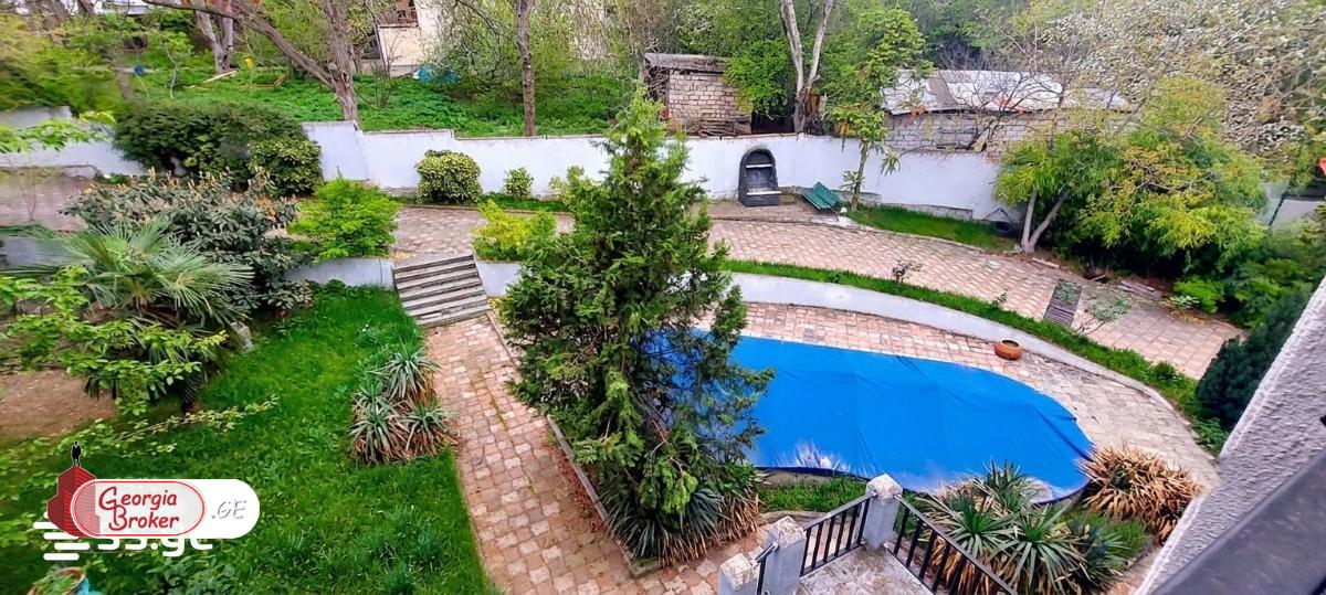 იყიდება ახალი გარემონტებული 9 ოთახიანი  აგარაკი წყნეთში