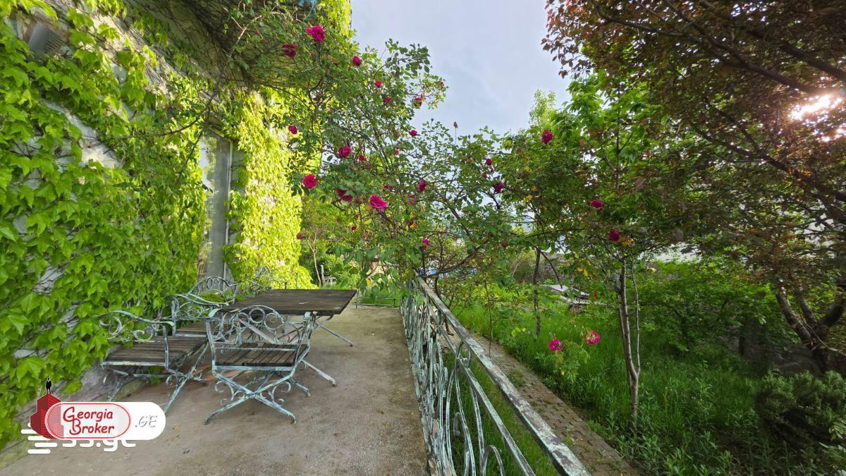 nearly repaired 7-room house for sale