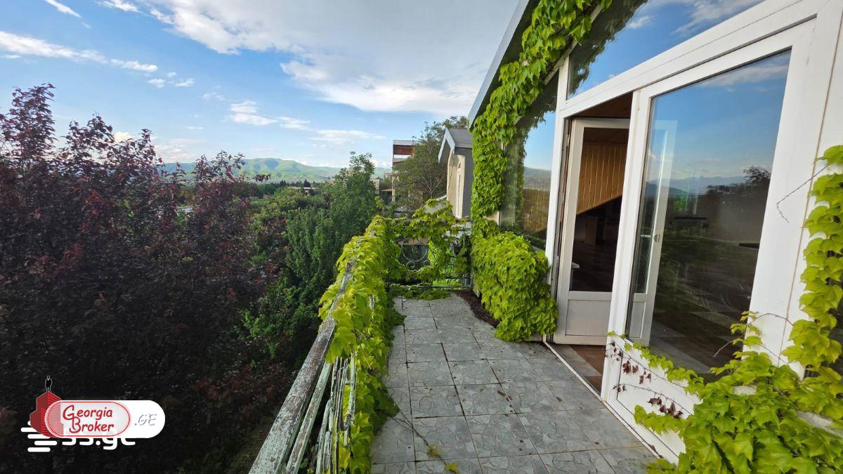nearly repaired 7-room house for sale