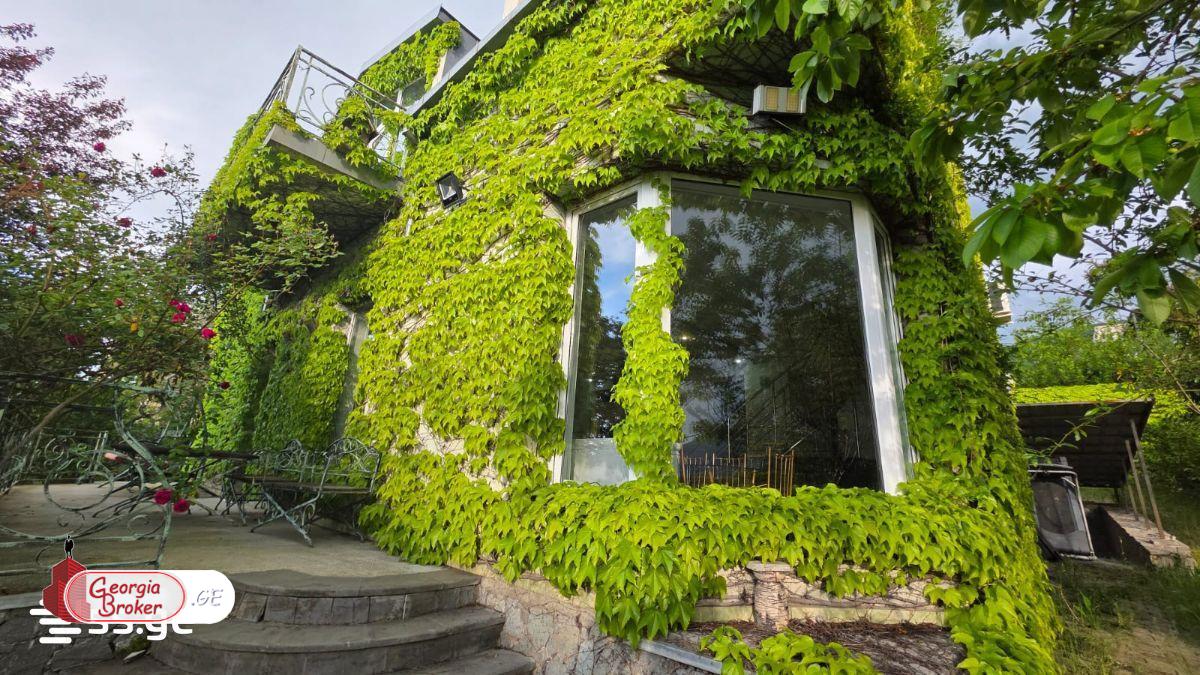 nearly repaired 7-room house for sale