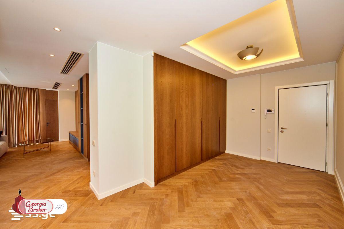 nearly repaired 3-room apartment for sale