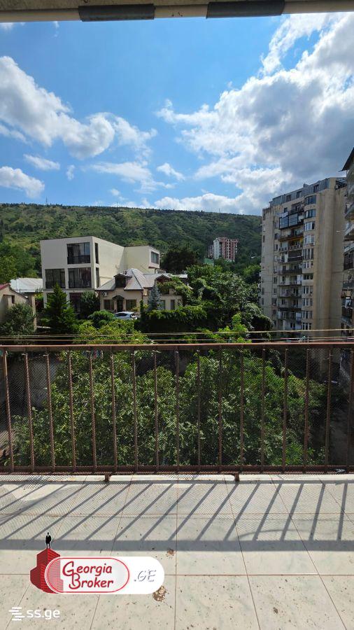 იყიდება ახალი გარემონტებული 4 ოთახიანი ბინა ვაკეში