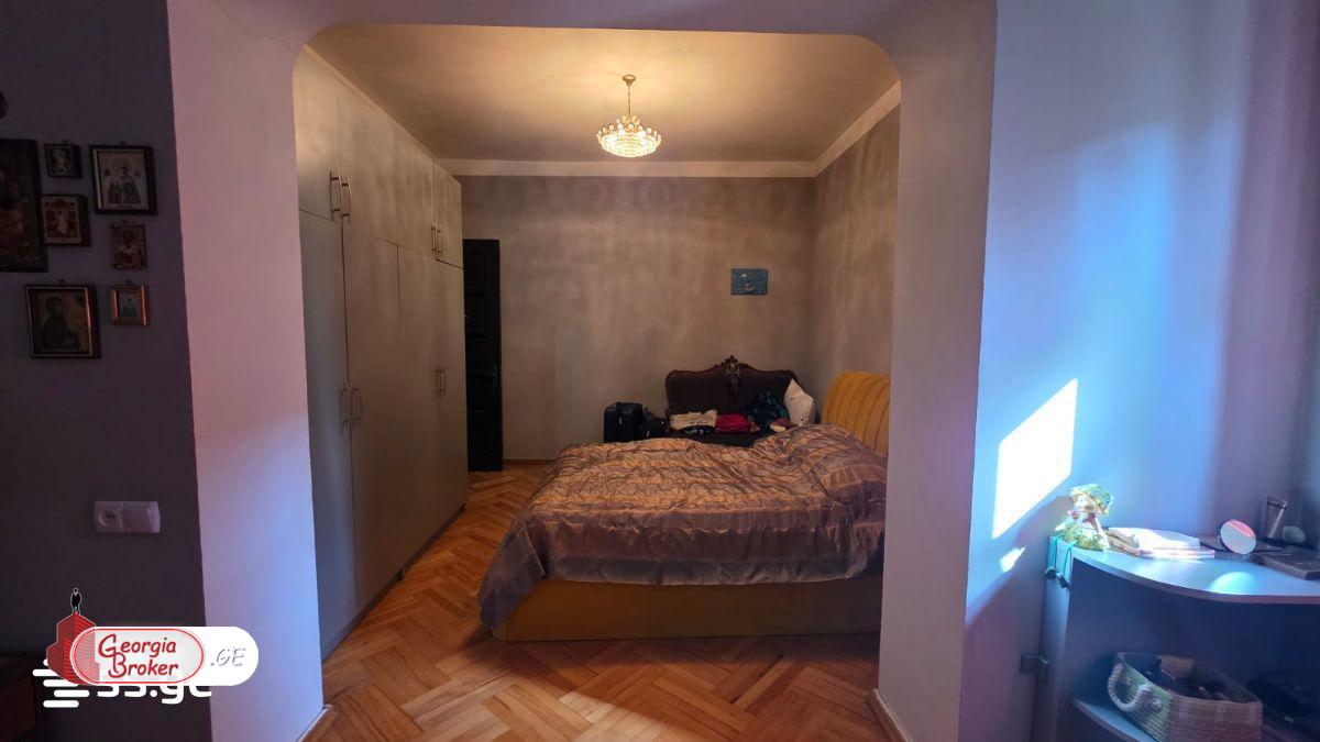 იყიდება ახალი გარემონტებული 9 ოთახიანი სახლი სოფელ დიღომში