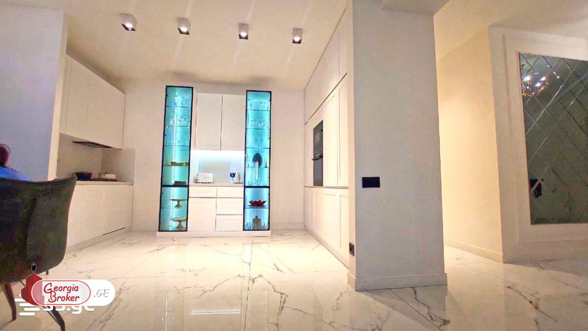 nearly repaired 4-room apartment for rent