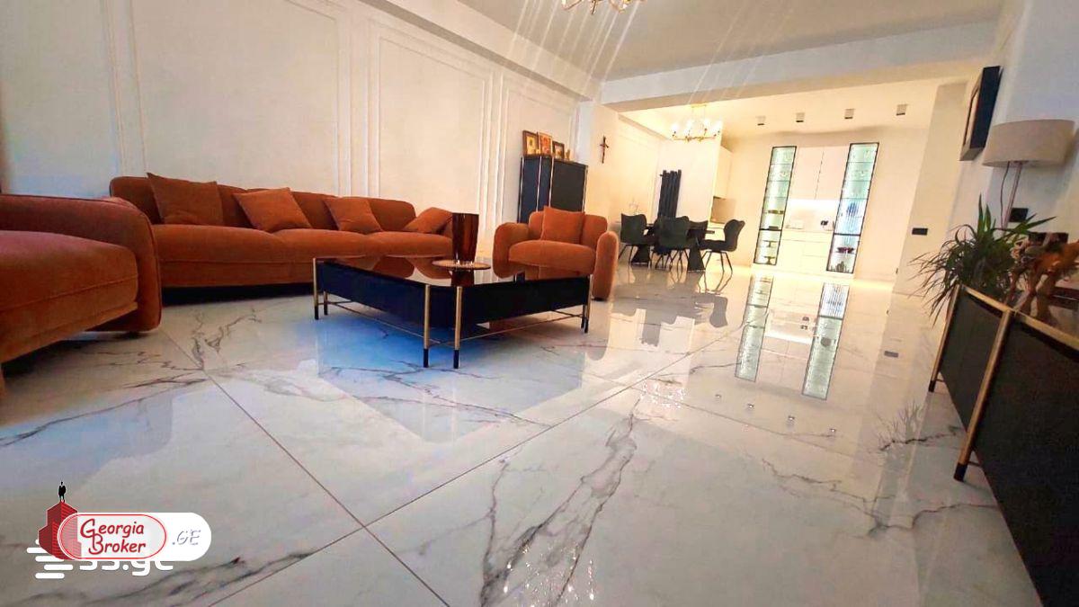 nearly repaired 4-room apartment for rent