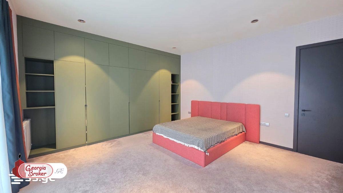 продается дом с новым ремонтом 9-комнат