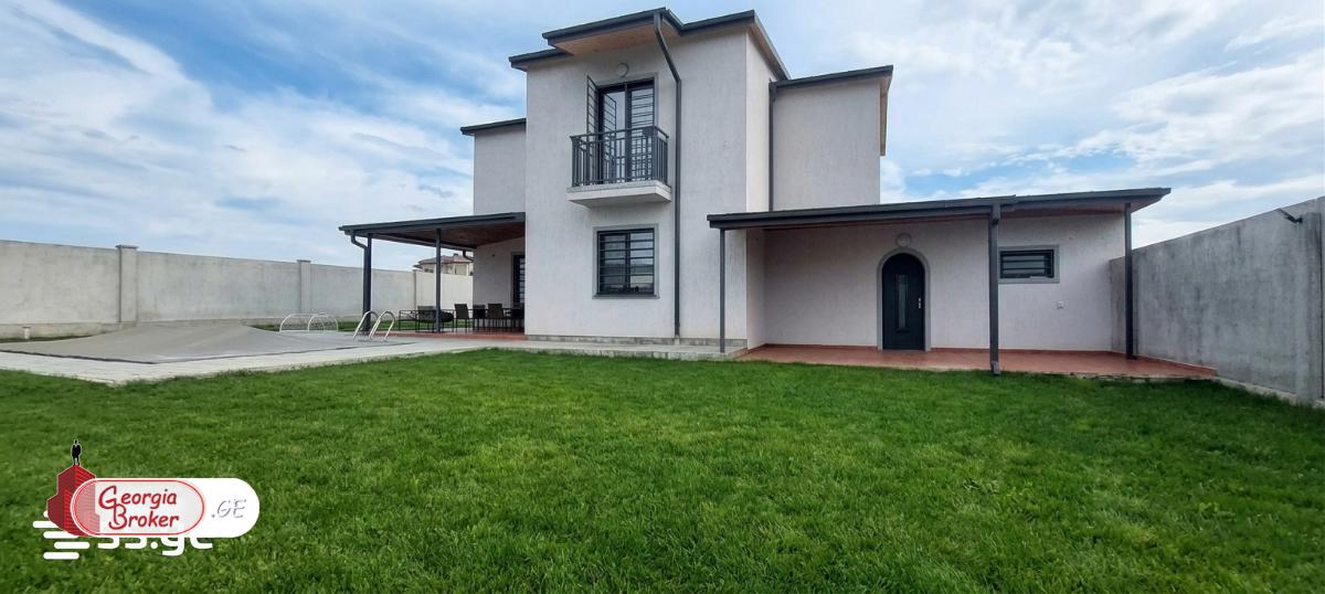 nearly repaired 6-room house for sale