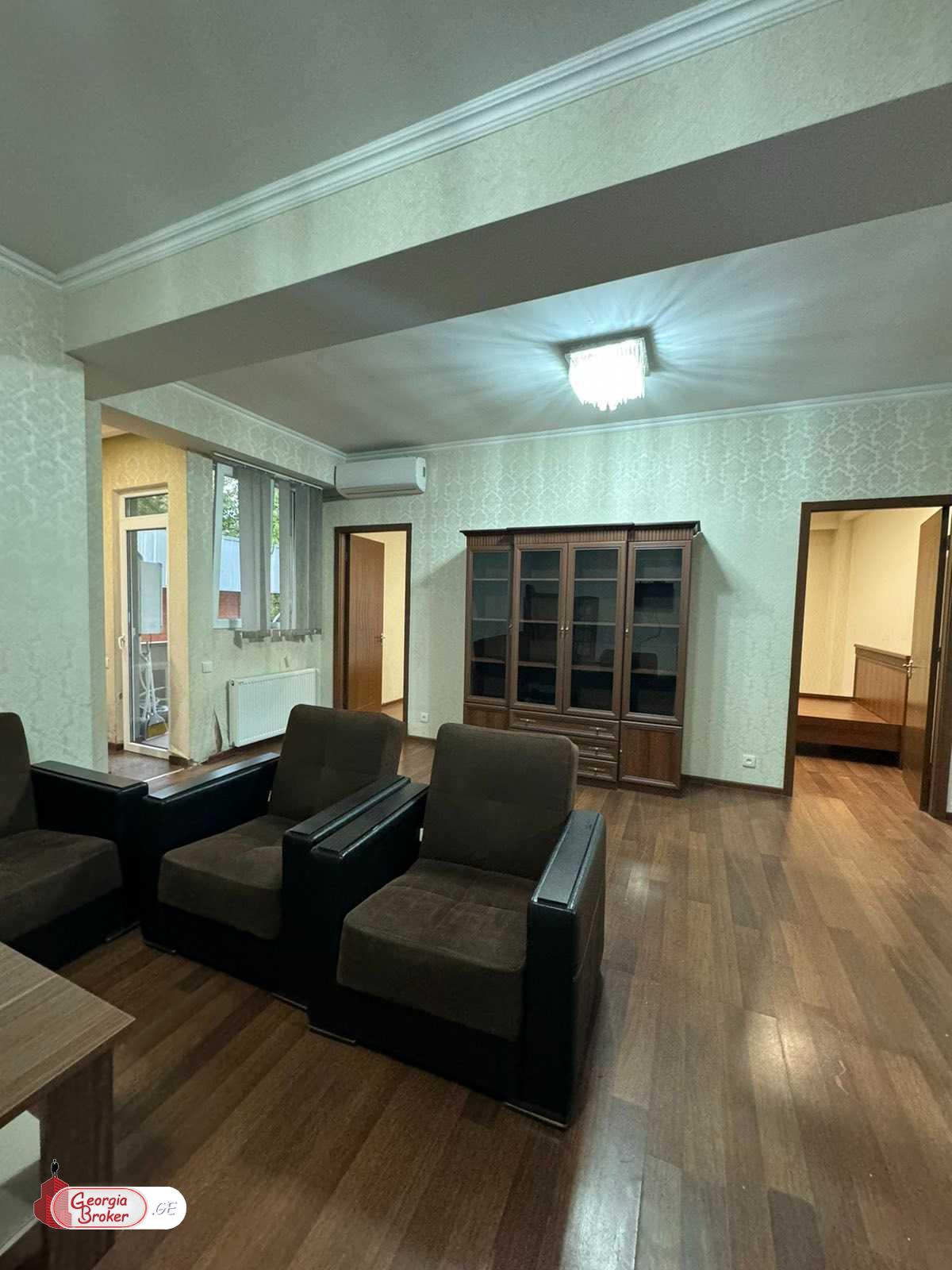 продается квартира с новым ремонтом 3-комнаты