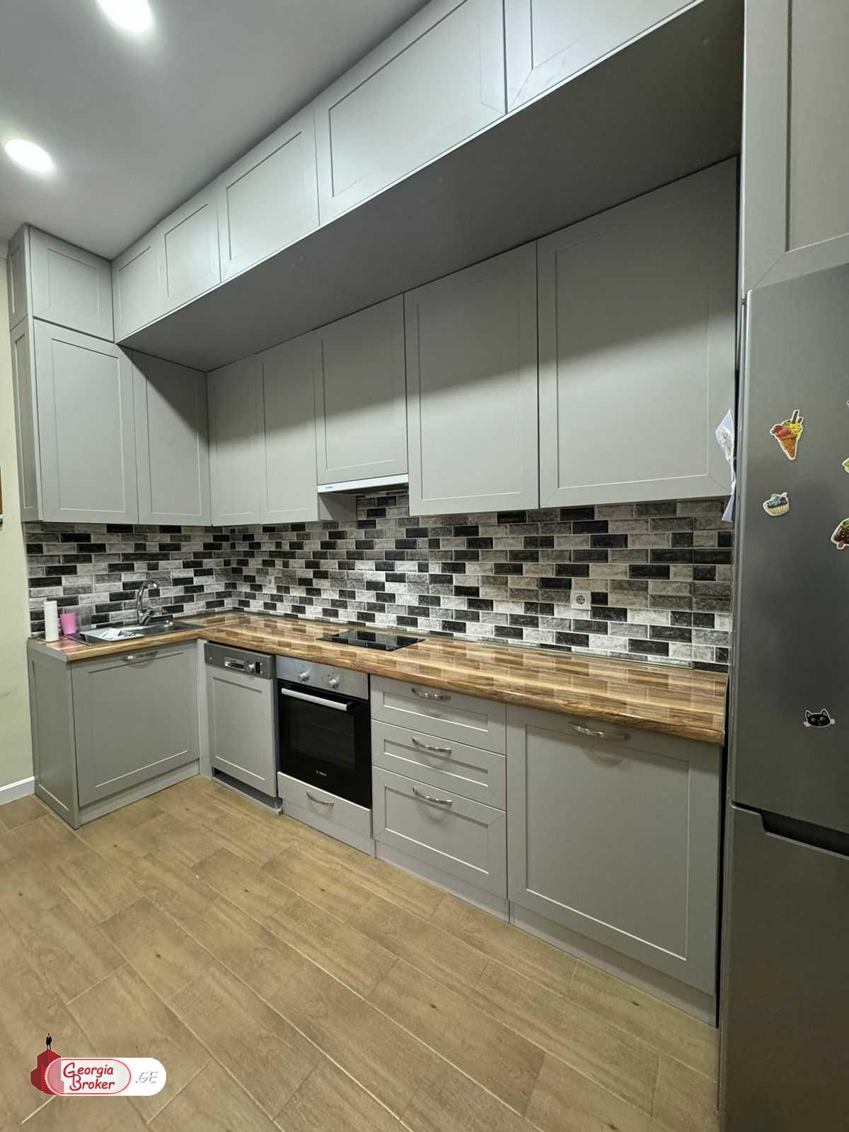 продается квартира с новым ремонтом 3-комнаты