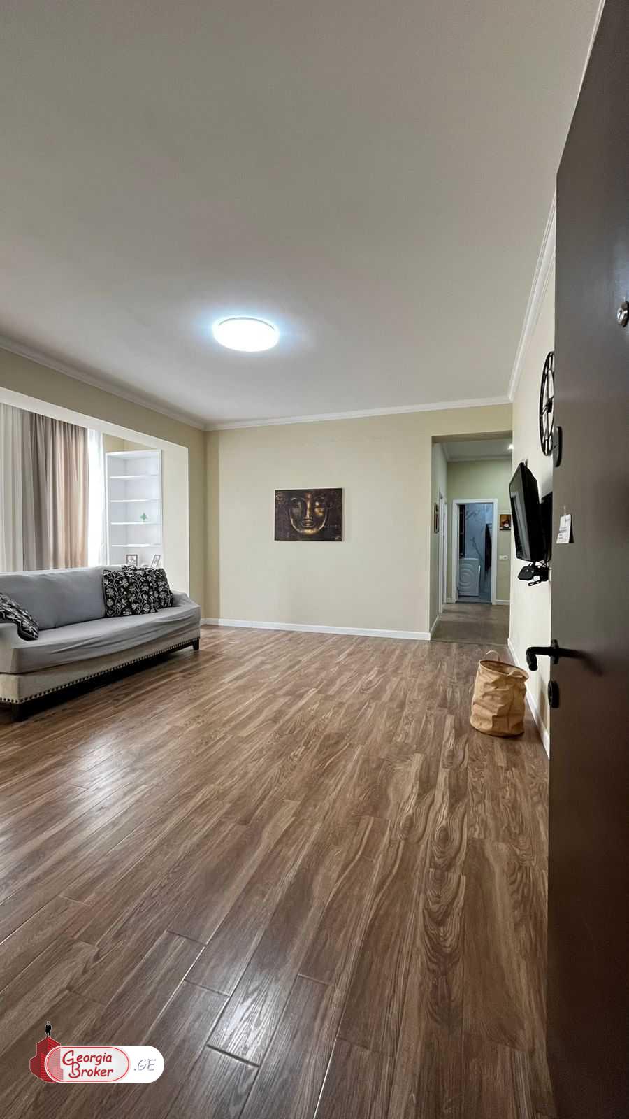 продается квартира с новым ремонтом 3-комнаты