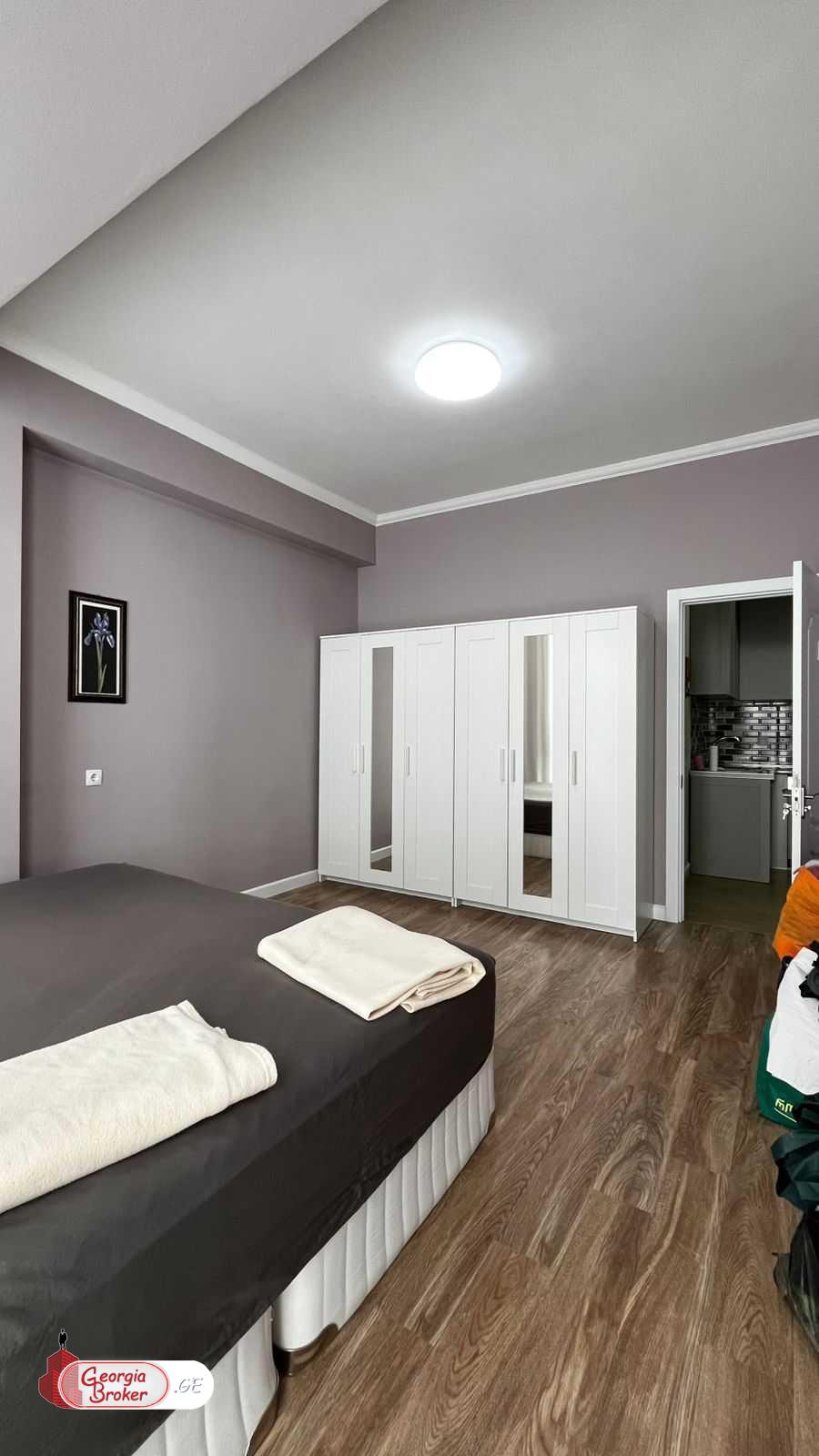 продается квартира с новым ремонтом 3-комнаты