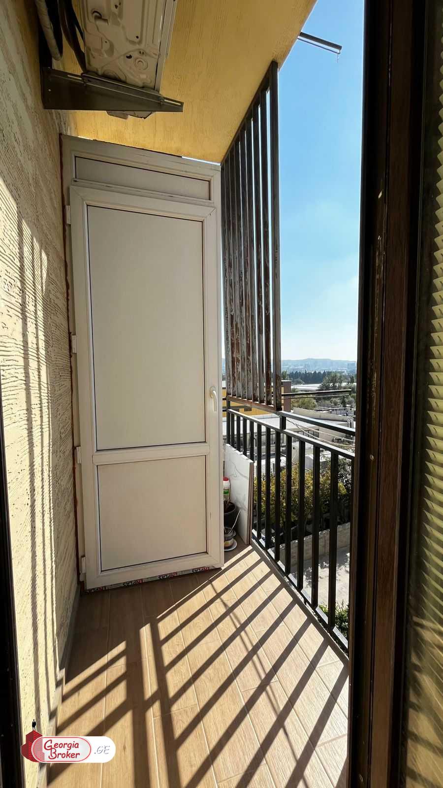 продается квартира с новым ремонтом 3-комнаты