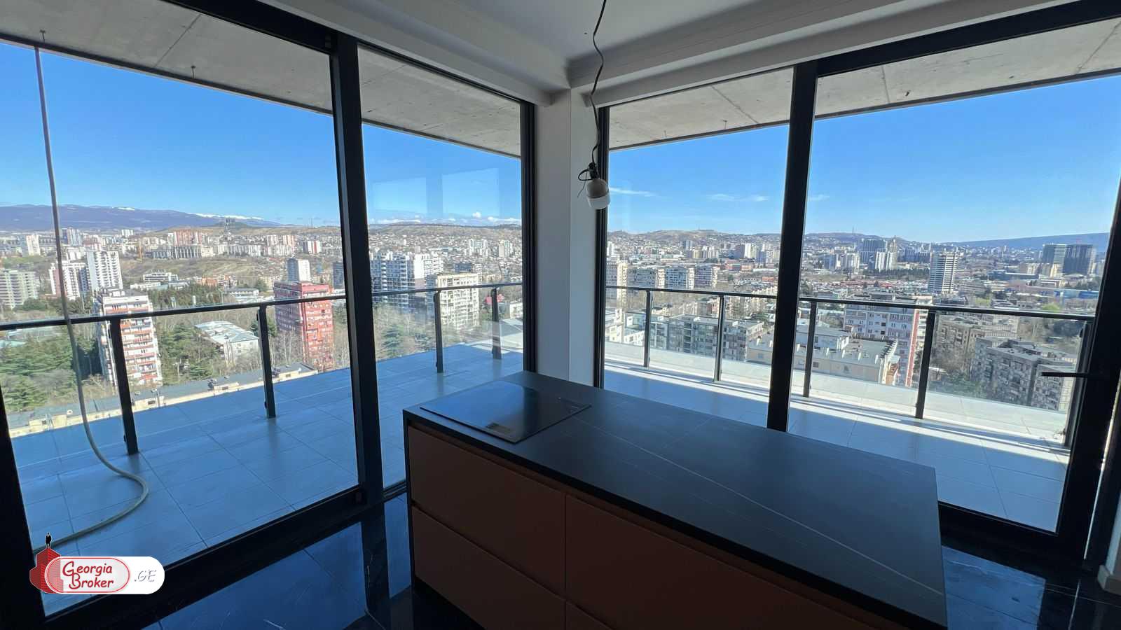 იყიდება ახალი გარემონტებული 5 ოთახიანი ბინა