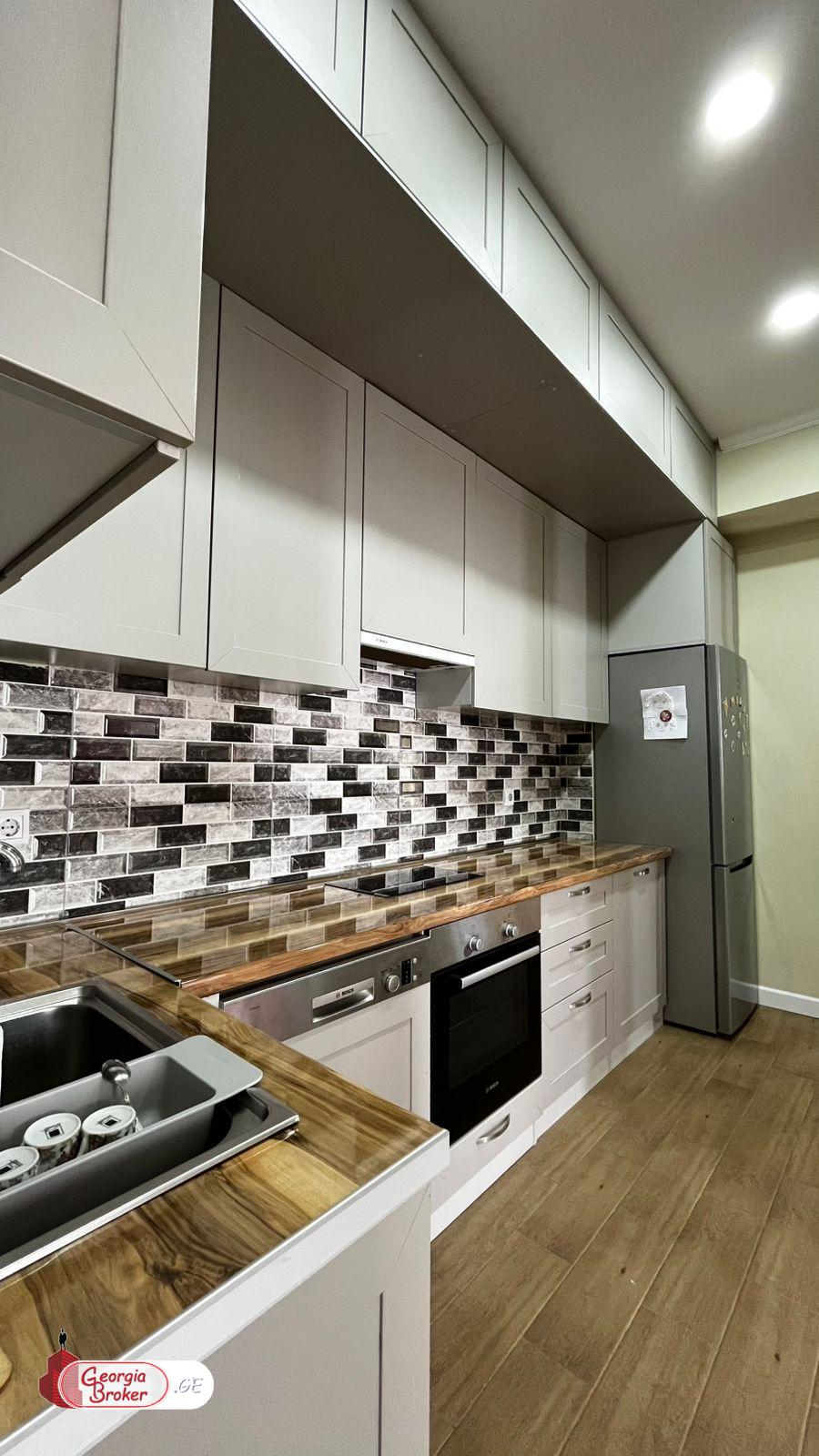 продается квартира с новым ремонтом 3-комнаты