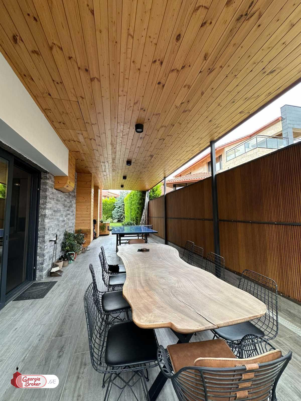 nearly repaired 11-room house for sale