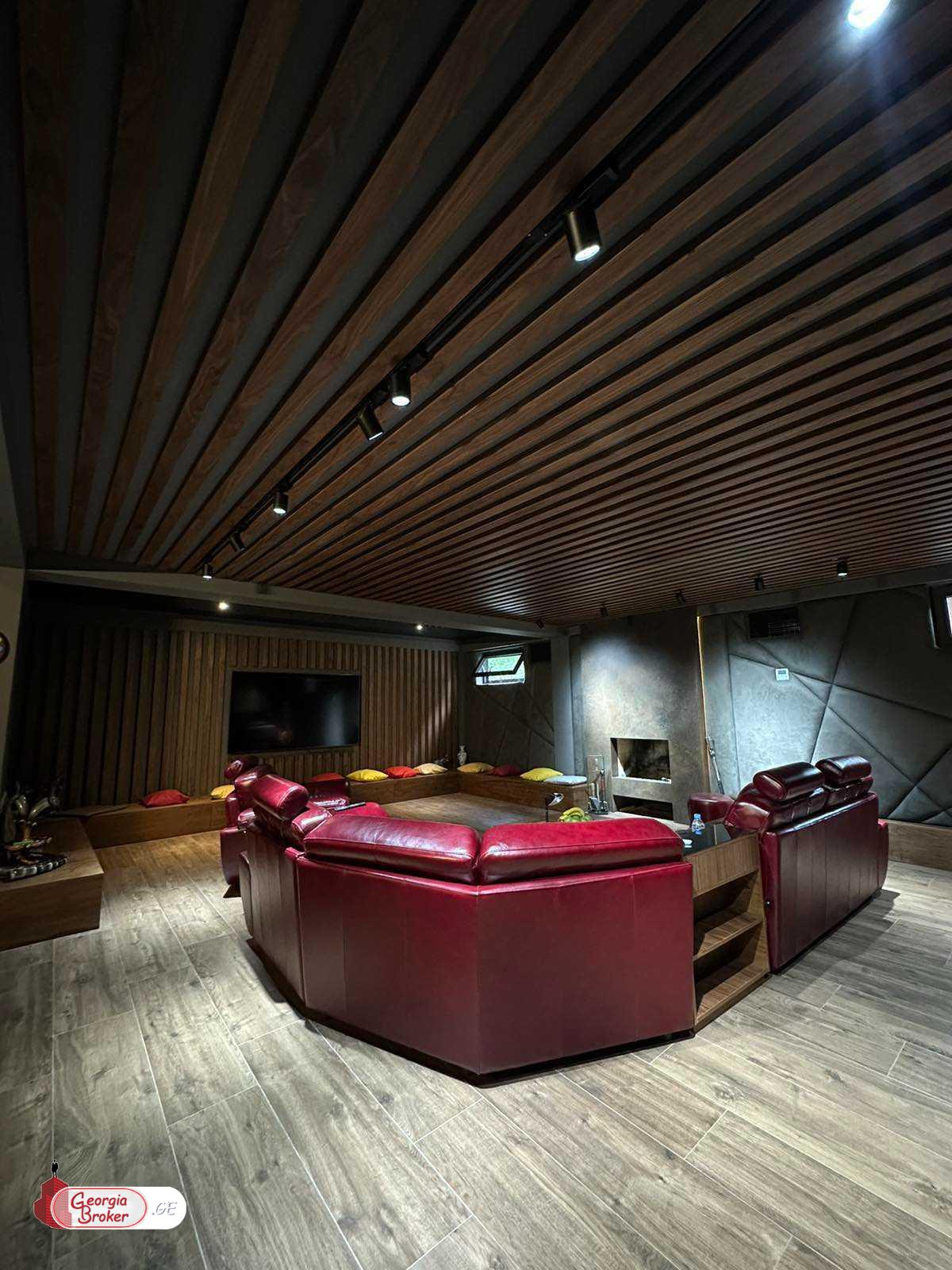 продается дом с новым ремонтом 11-комнат