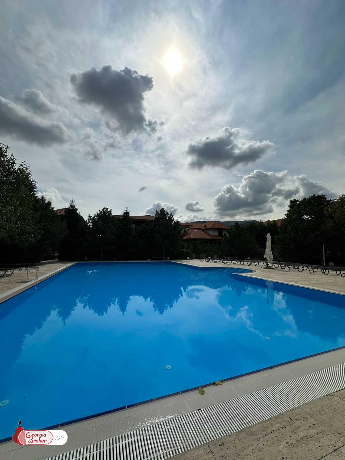 продается дом с новым ремонтом 11-комнат