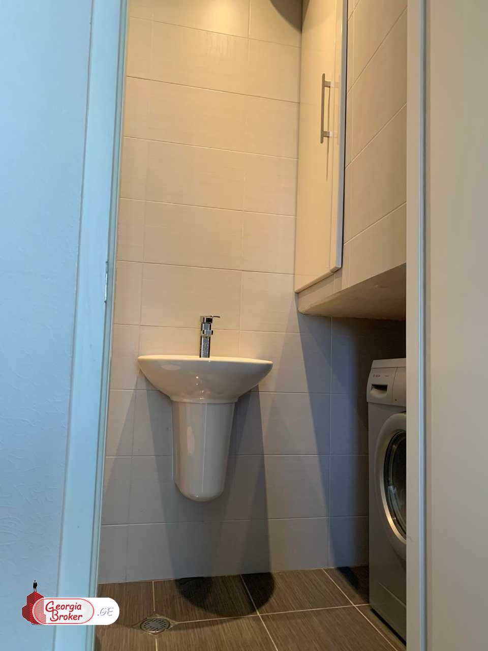 იყიდება ახალი გარემონტებული 3 ოთახიანი ბინა