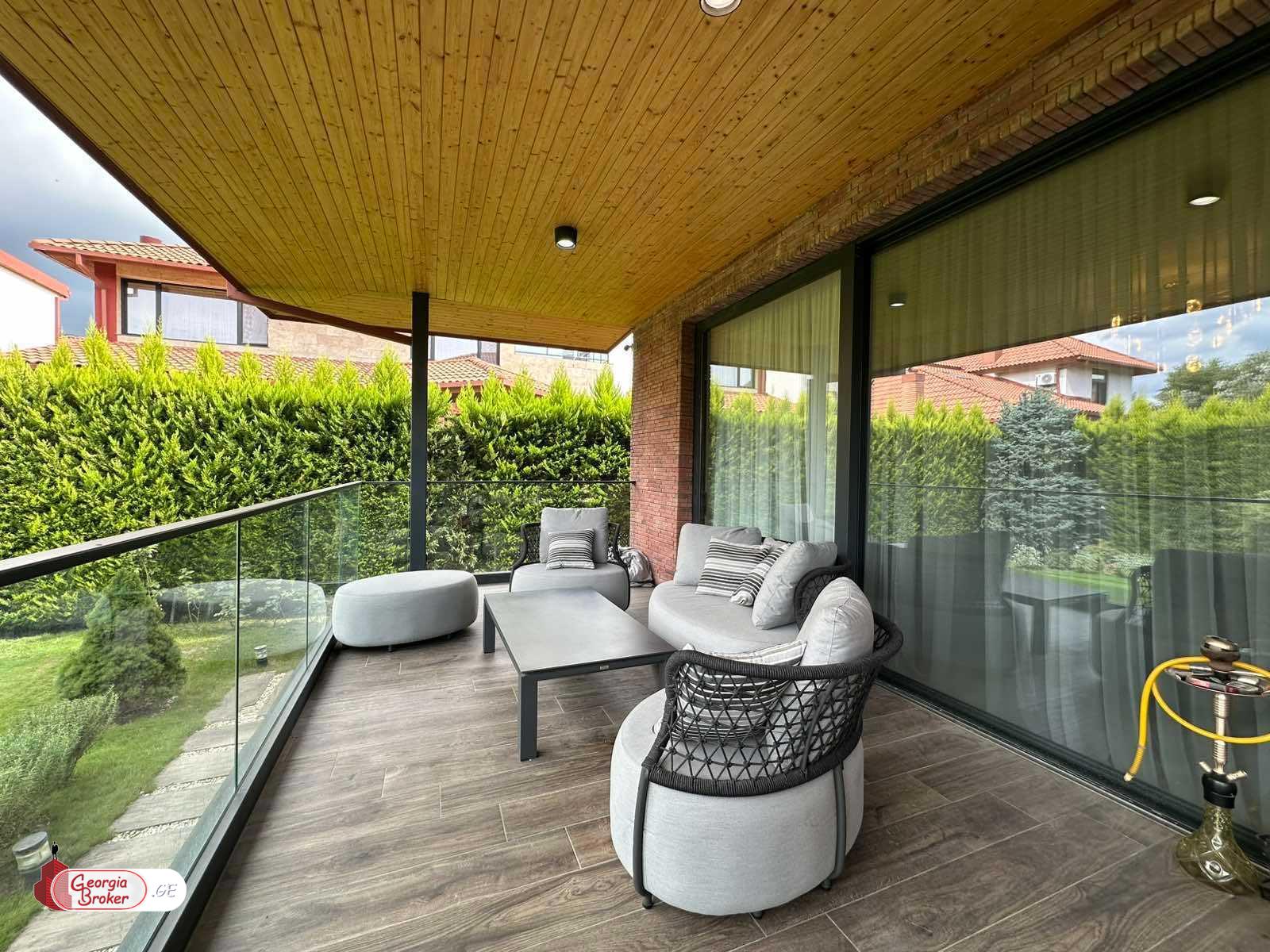 nearly repaired 11-room house for sale