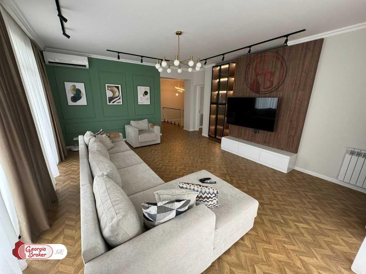 იყიდება ახალი გარემონტებული 5 ოთახიანი ბინა