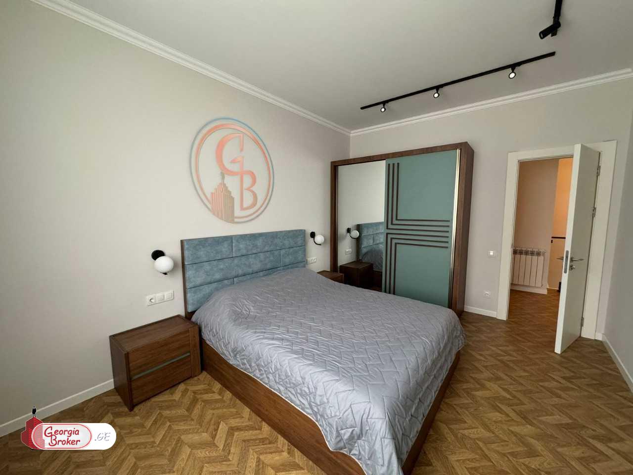 იყიდება ახალი გარემონტებული 5 ოთახიანი ბინა