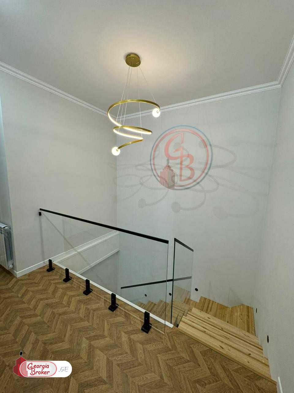 იყიდება ახალი გარემონტებული 5 ოთახიანი ბინა