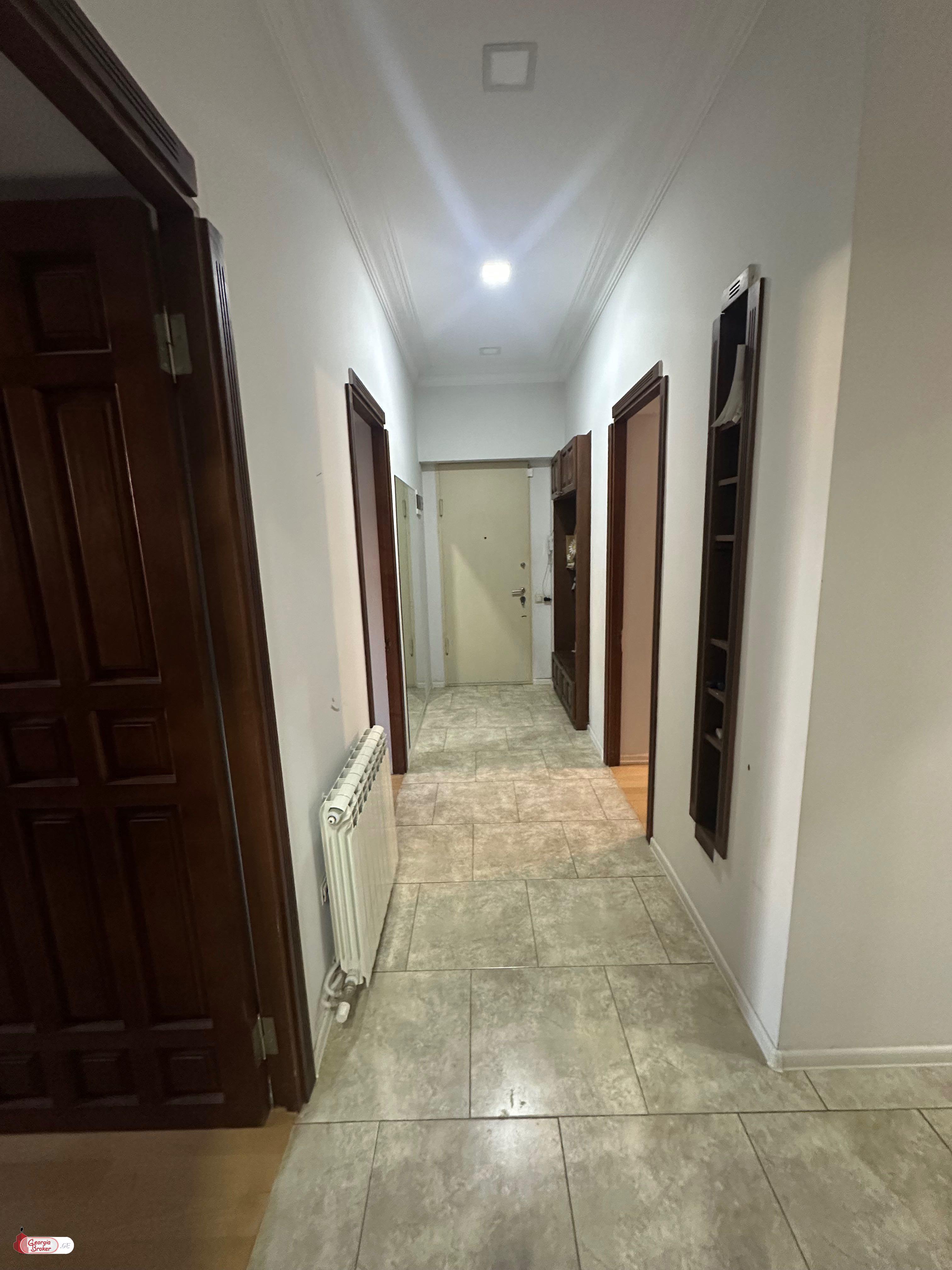 იყიდება ახალი გარემონტებული 4 ოთახიანი ბინა