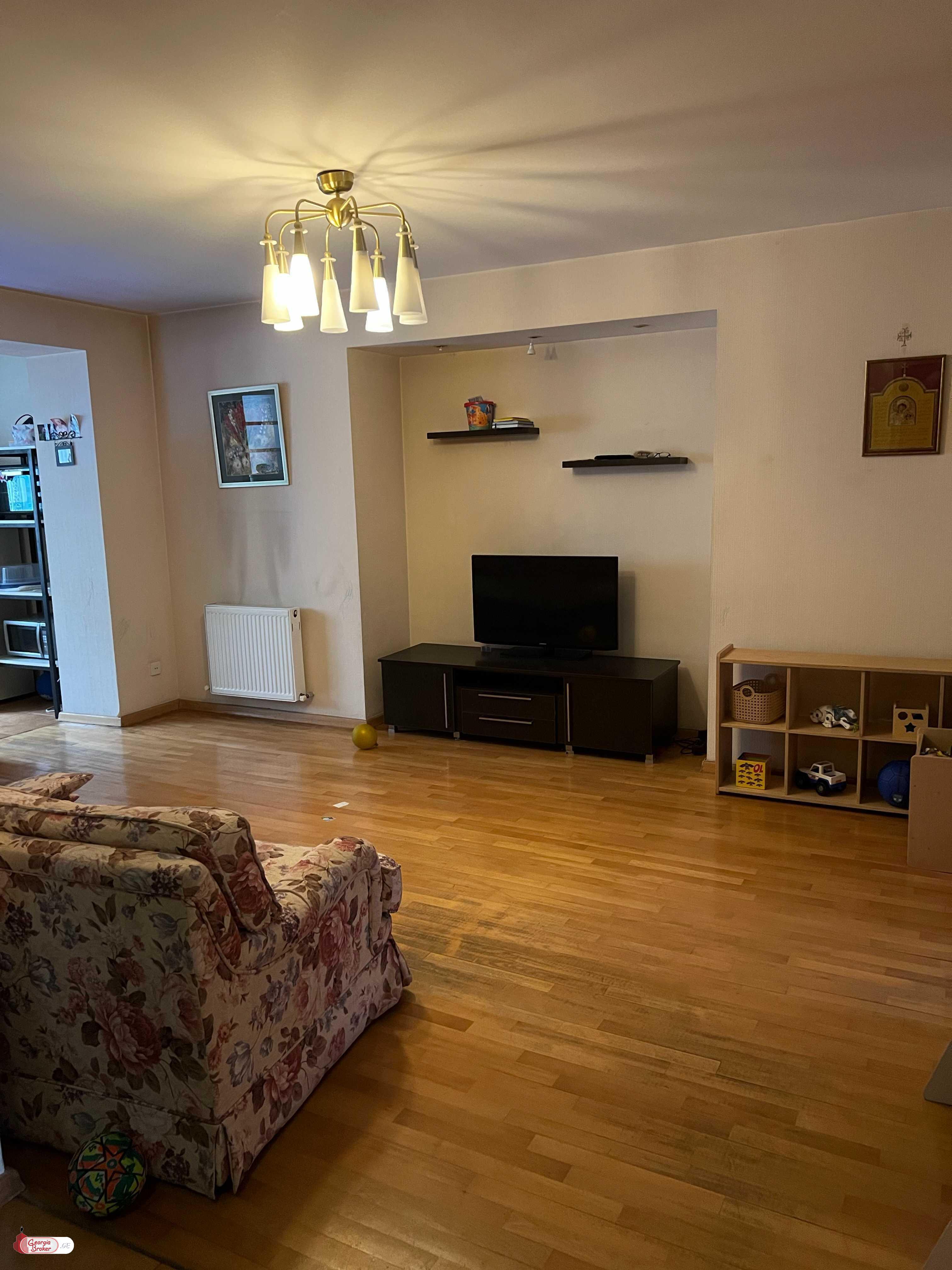 продается квартира с новым ремонтом 3-комнаты