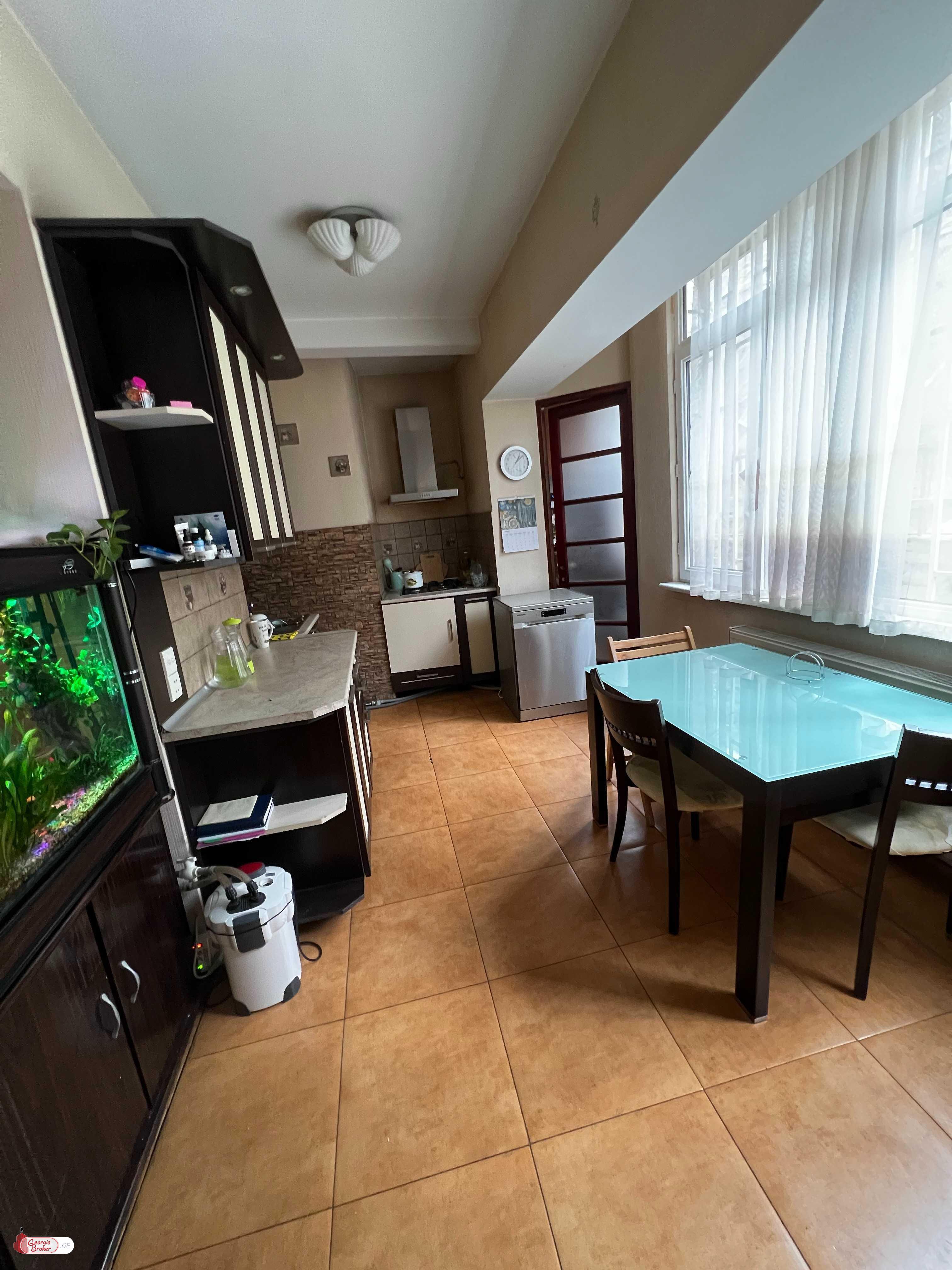 продается квартира с новым ремонтом 3-комнаты