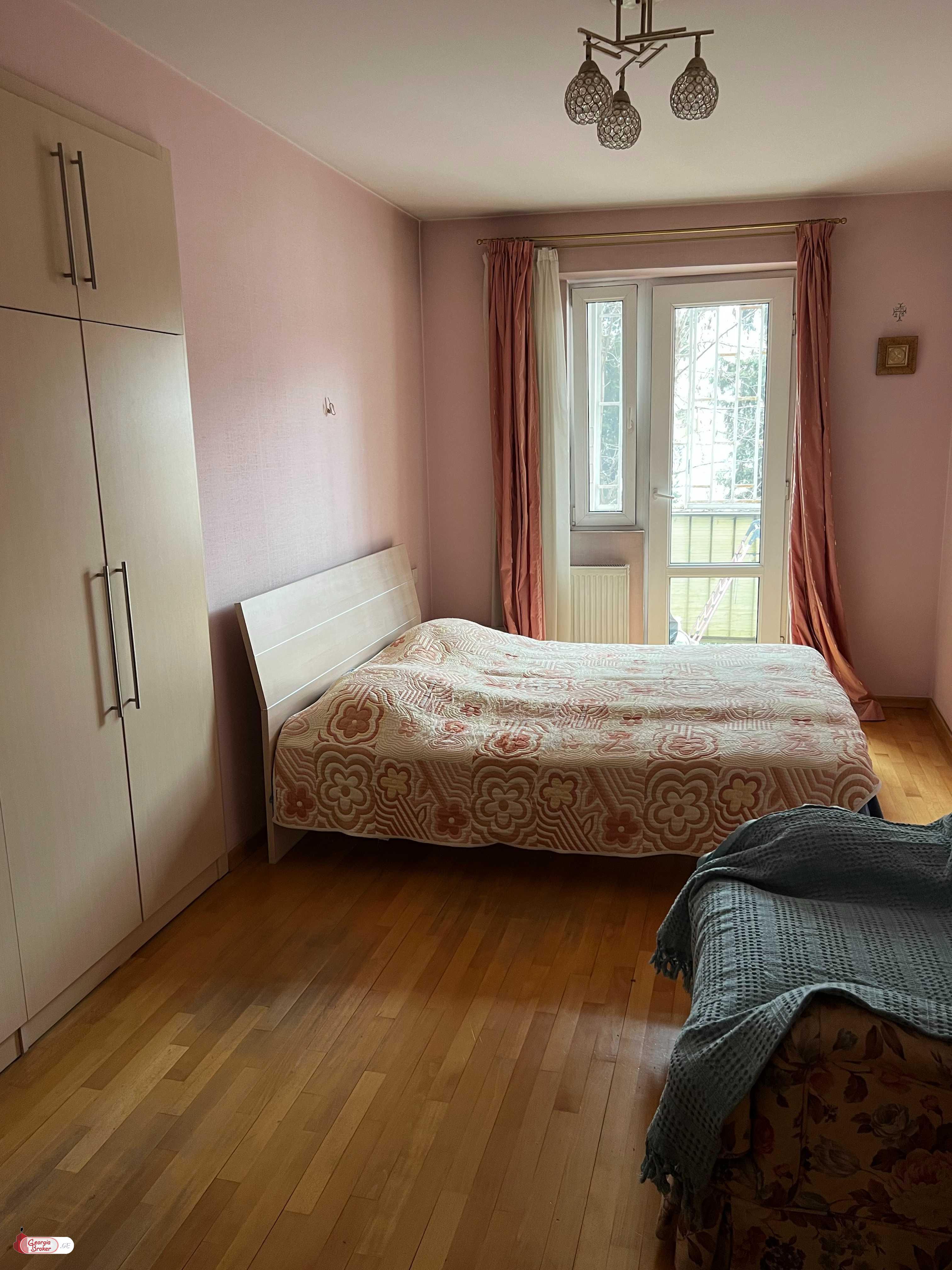 продается квартира с новым ремонтом 3-комнаты