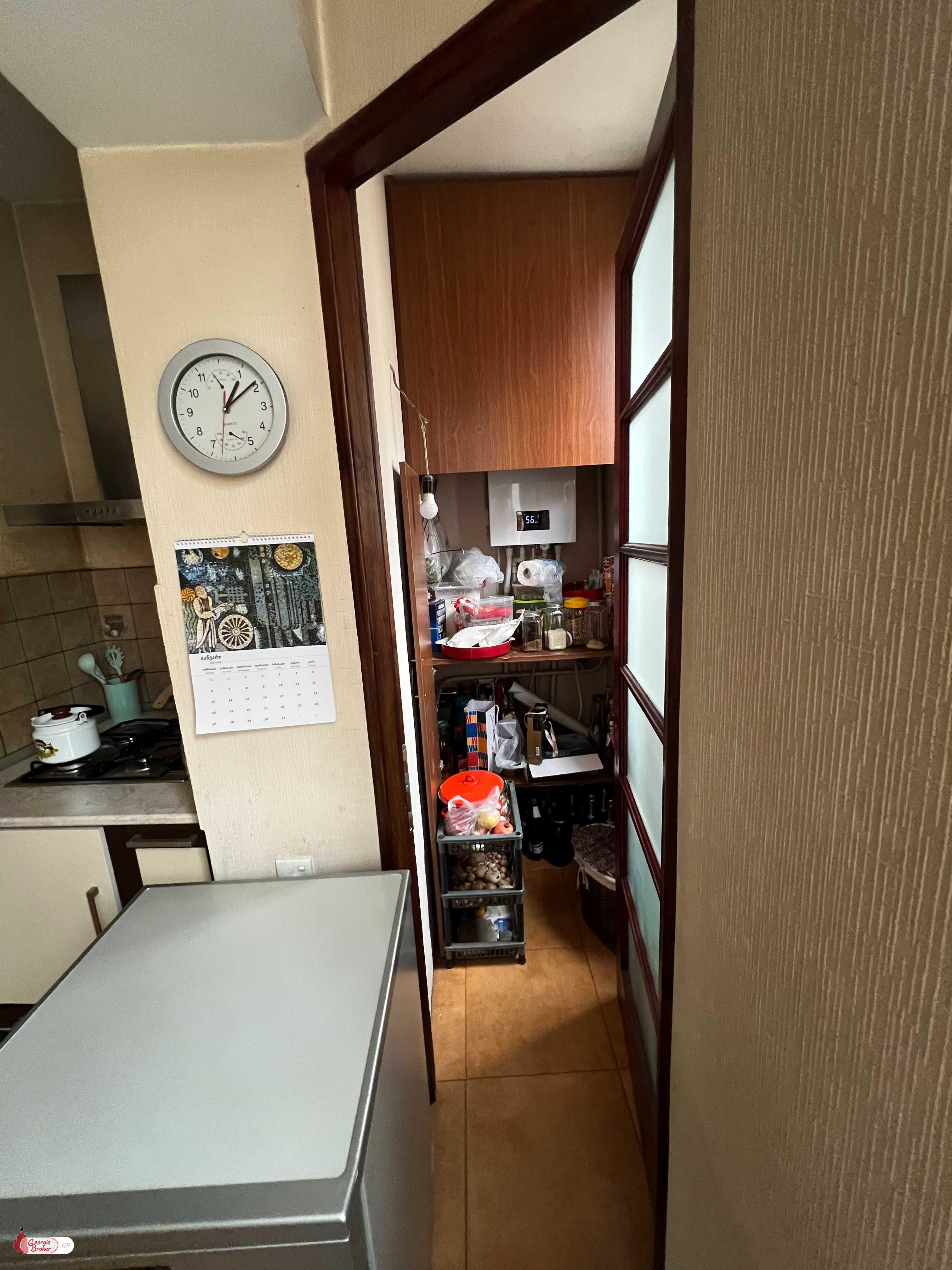 продается квартира с новым ремонтом 3-комнаты