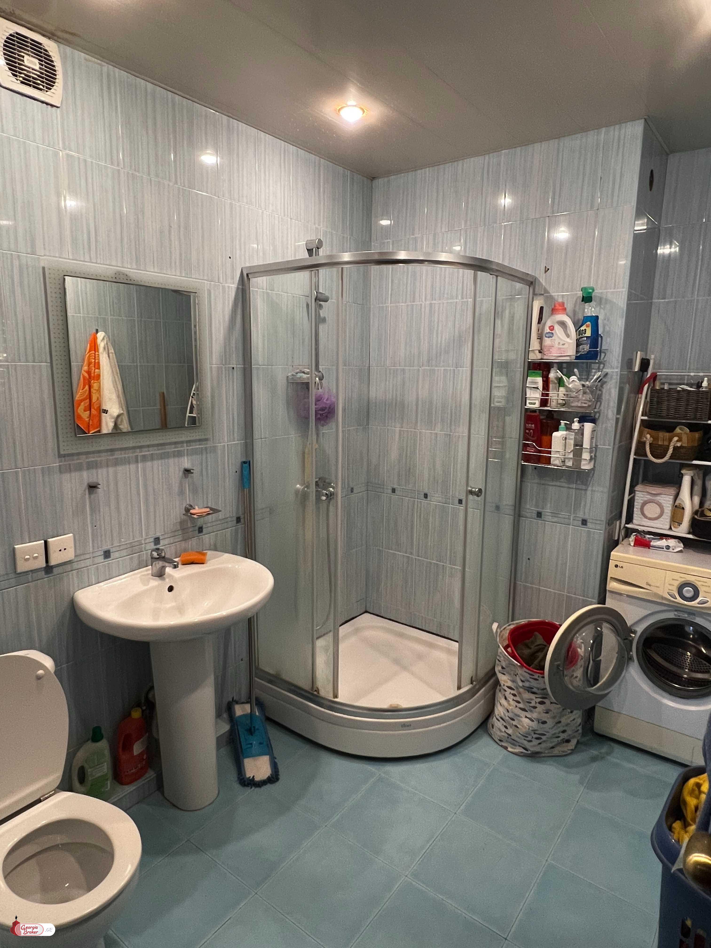 продается квартира с новым ремонтом 3-комнаты