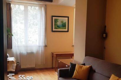 იყიდება ახალი გარემონტებული 5 ოთახიანი ბინა