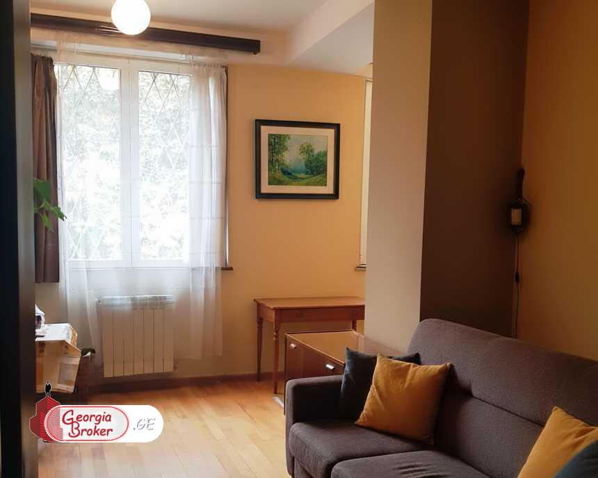 იყიდება ახალი გარემონტებული 5 ოთახიანი ბინა