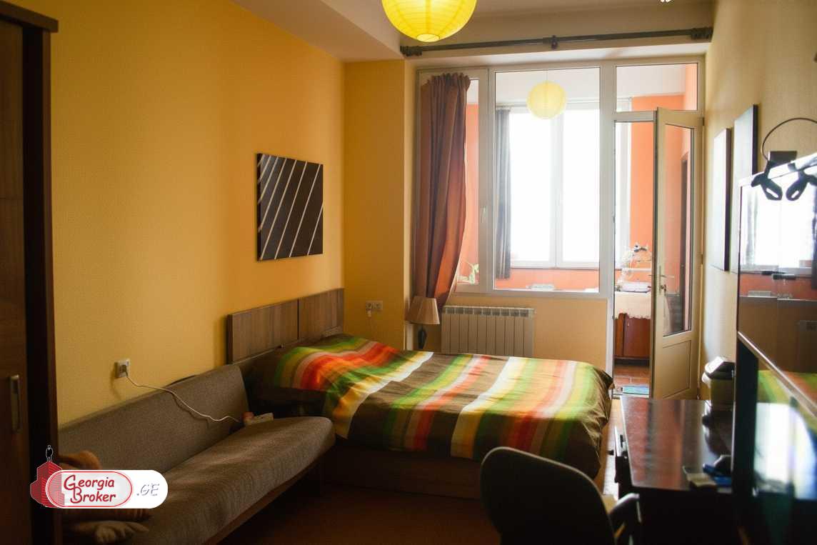 იყიდება ახალი გარემონტებული 5 ოთახიანი ბინა