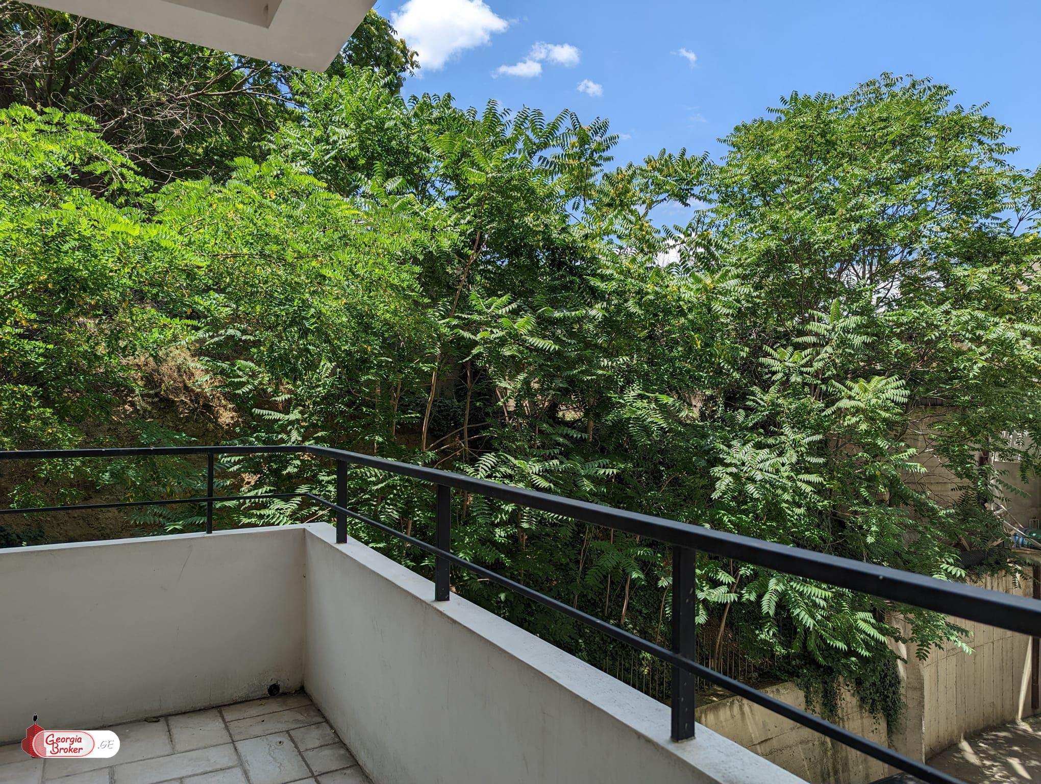 იყიდება ახალი გარემონტებული 3 ოთახიანი ბინა