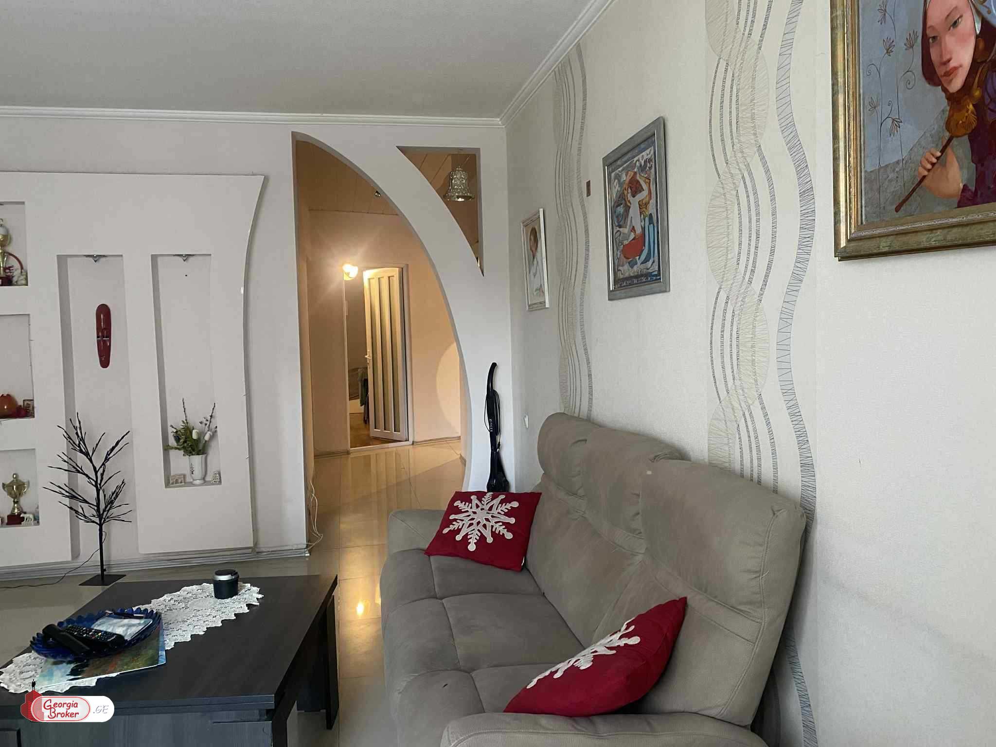 იყიდება ახალი გარემონტებული 4 ოთახიანი ბინა