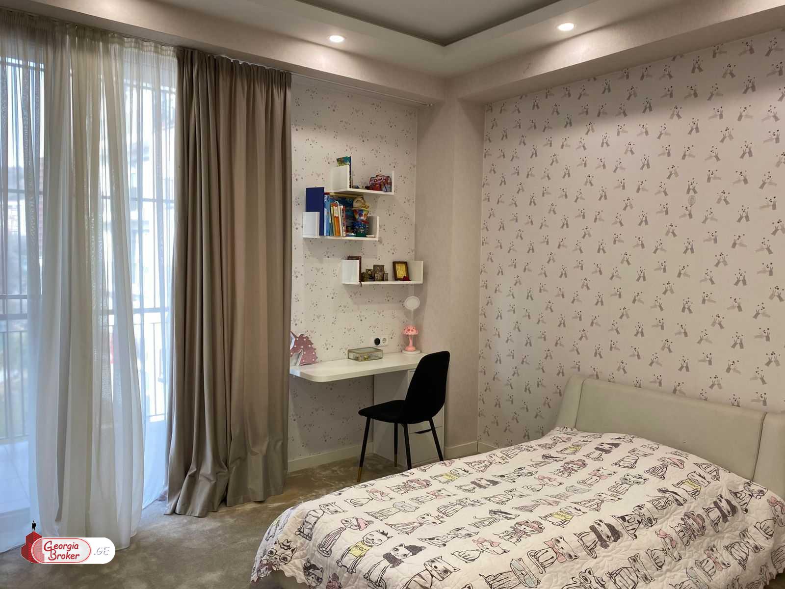 იყიდება ახალი გარემონტებული 5 ოთახიანი ბინა