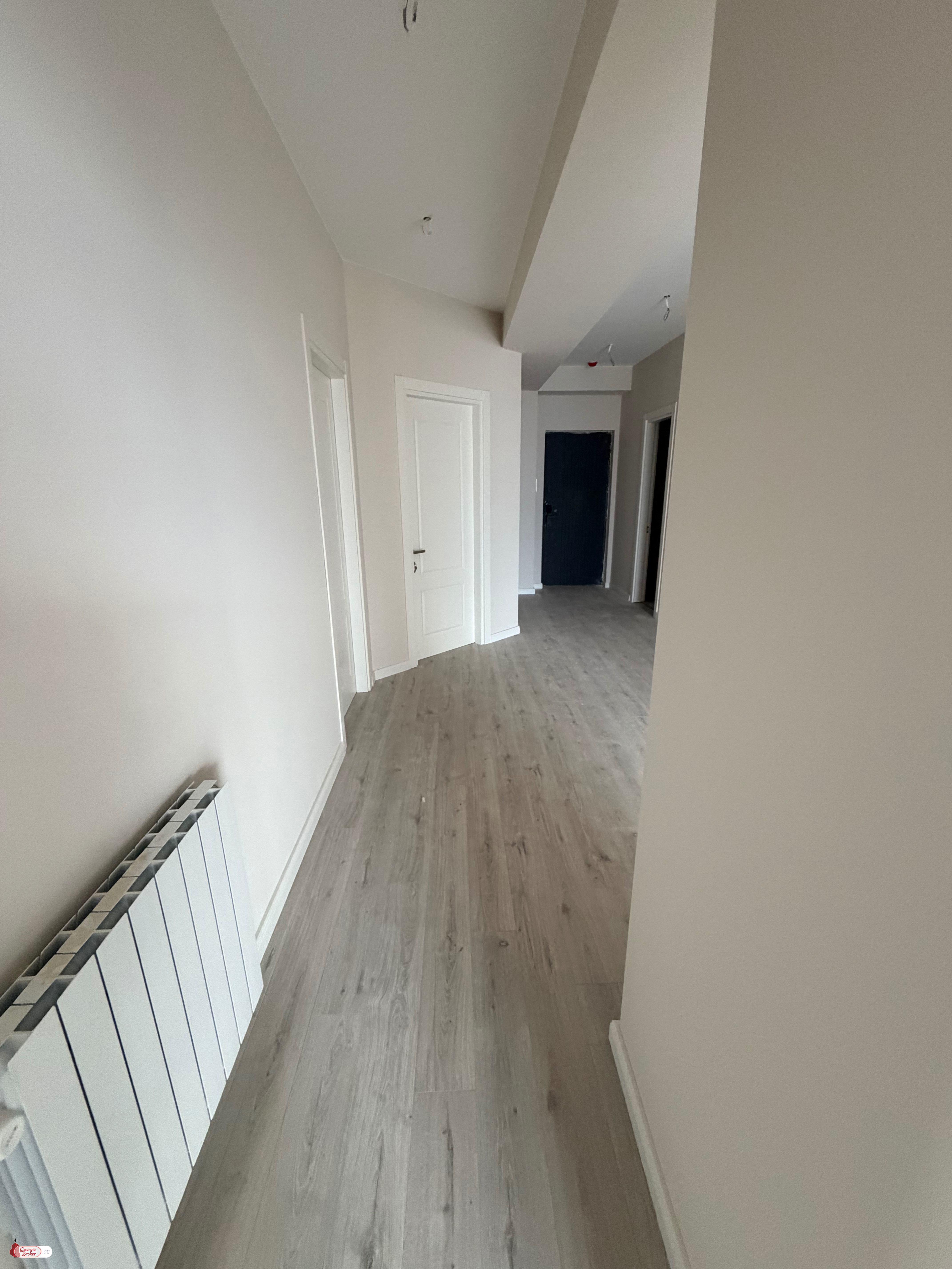 იყიდება ახალი გარემონტებული 4 ოთახიანი ბინა