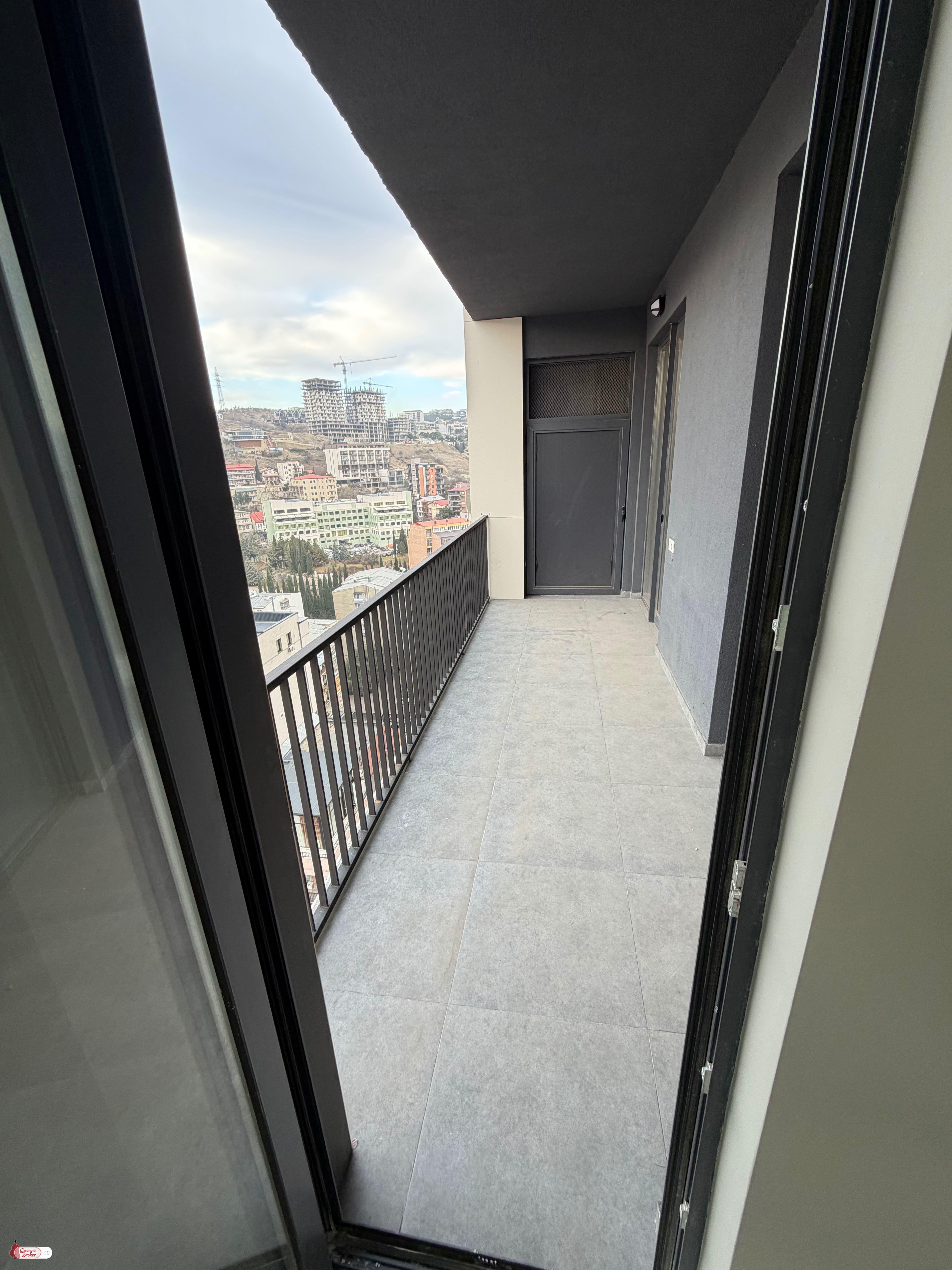 იყიდება ახალი გარემონტებული 4 ოთახიანი ბინა