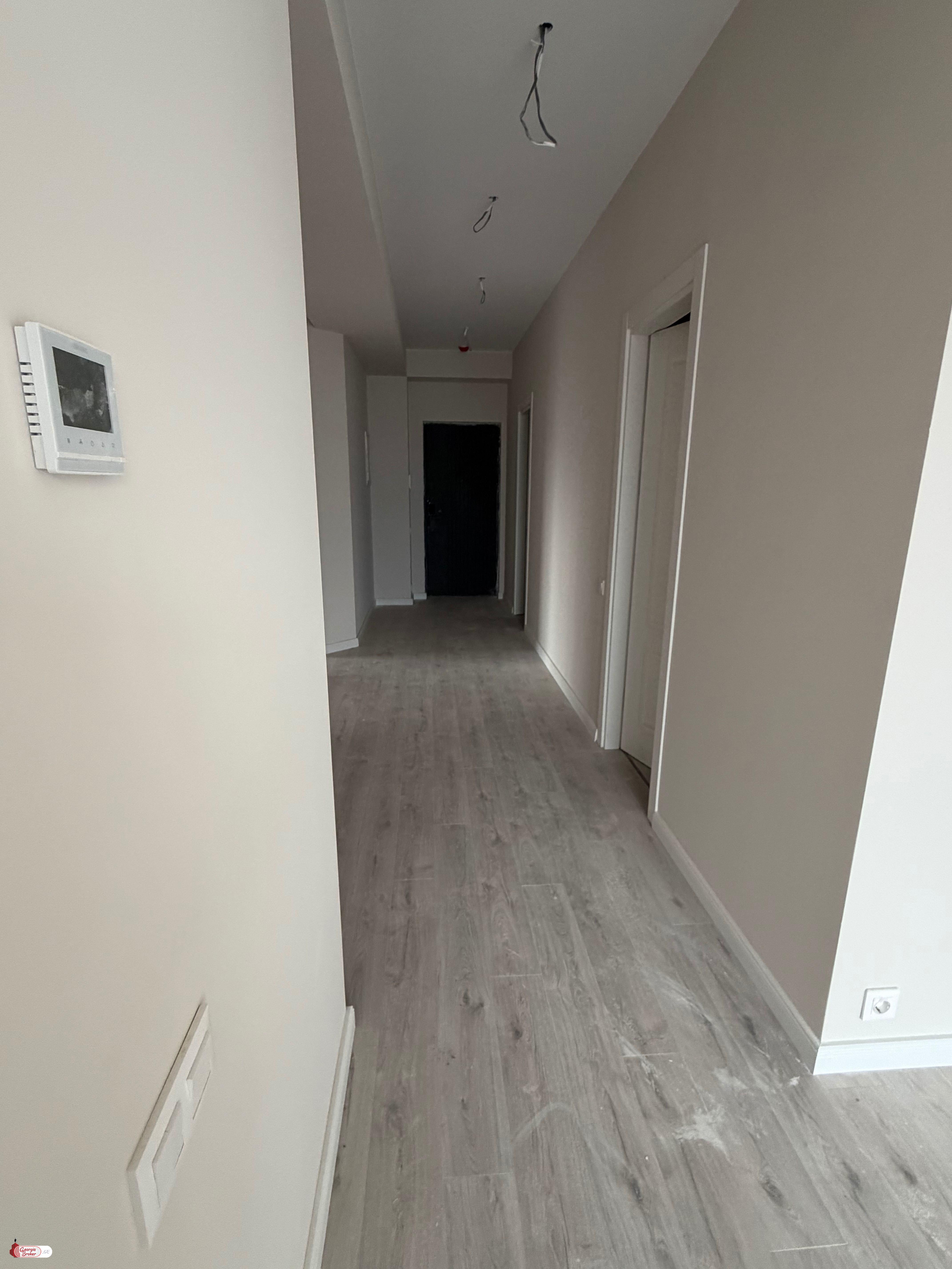 იყიდება ახალი გარემონტებული 4 ოთახიანი ბინა