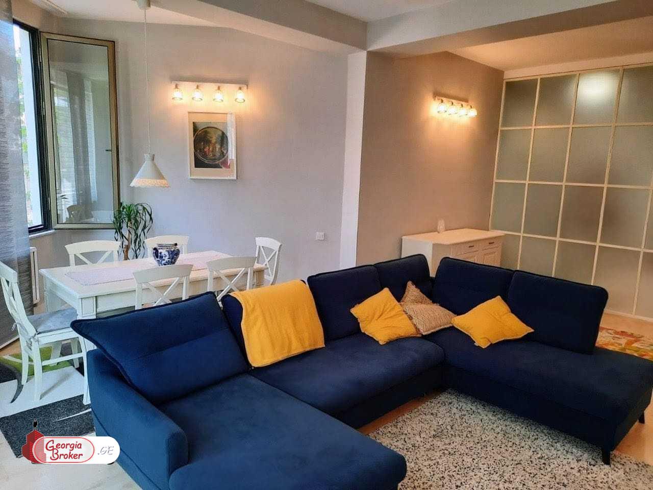 продается квартира с новым ремонтом 4-комнаты