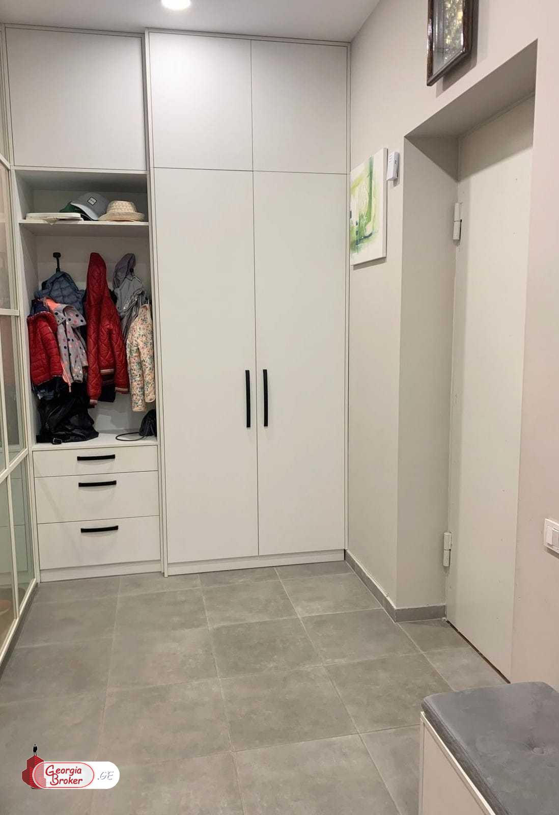 продается квартира с новым ремонтом 4-комнаты