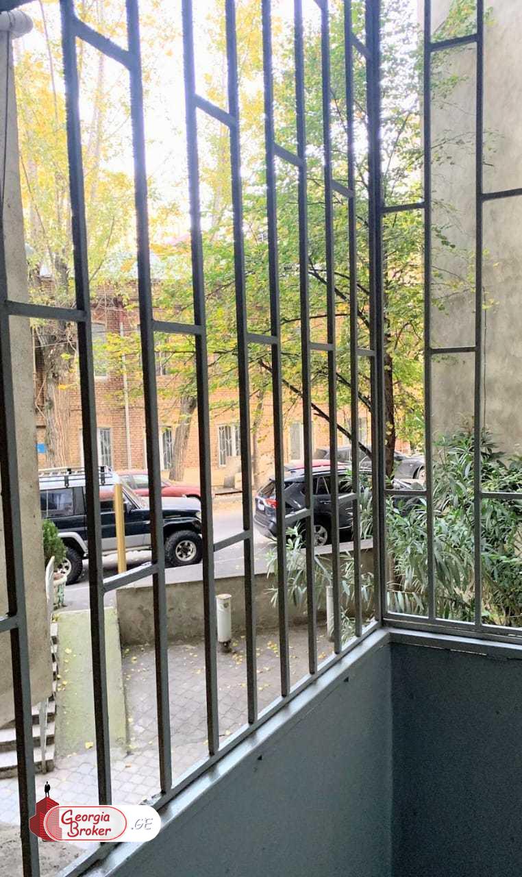 продается квартира с новым ремонтом 4-комнаты