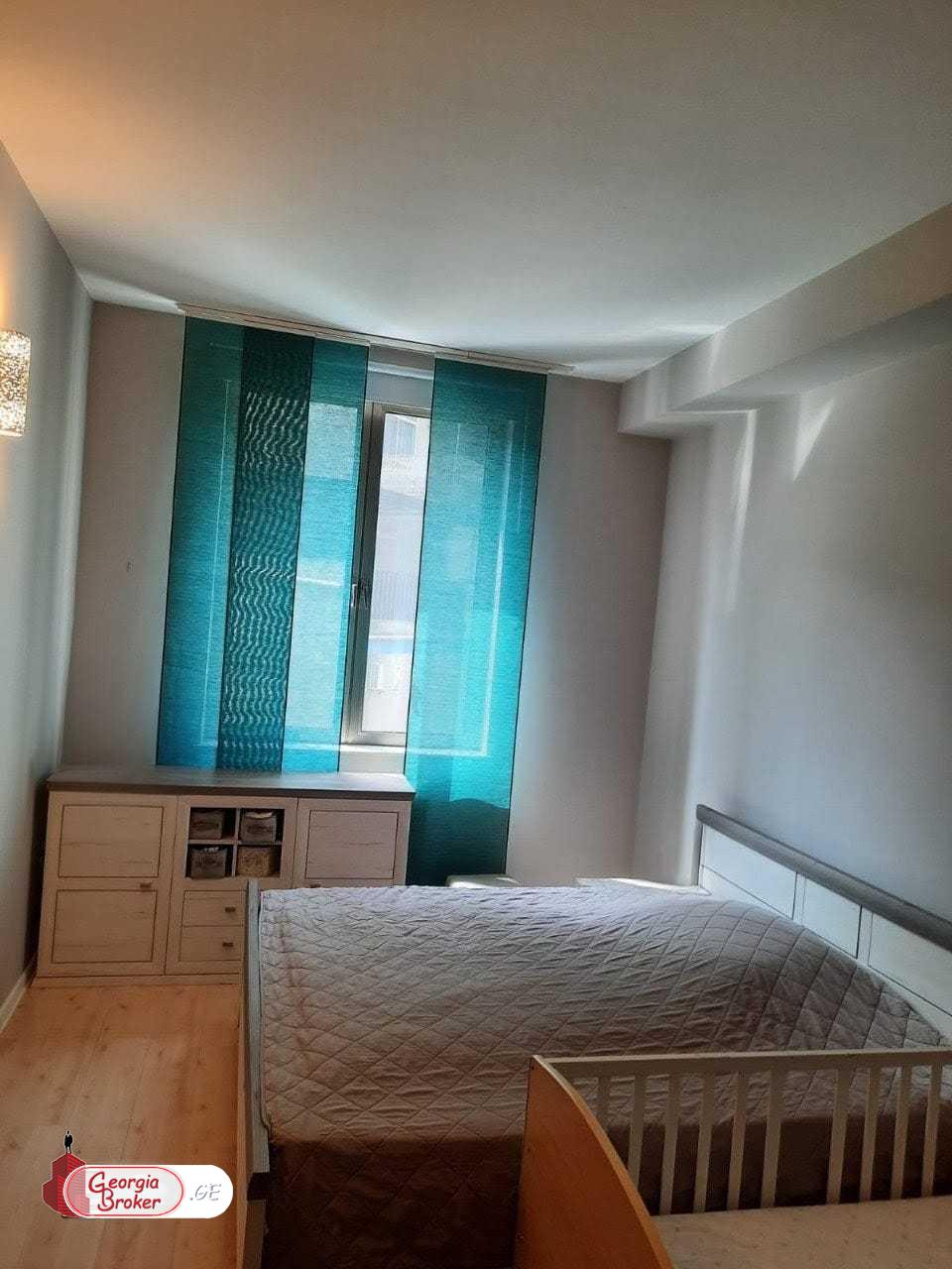 продается квартира с новым ремонтом 4-комнаты