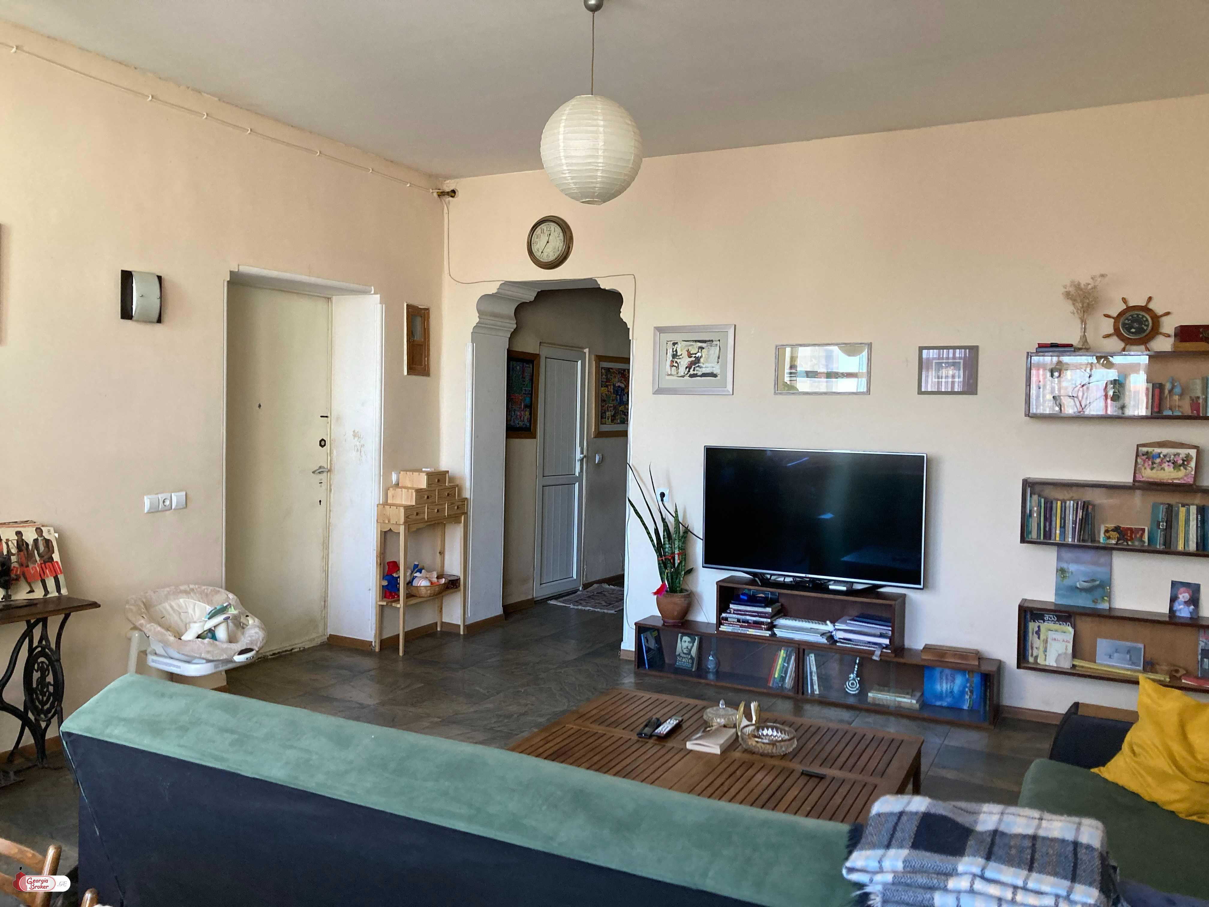 nearly repaired 2-room apartment for sale