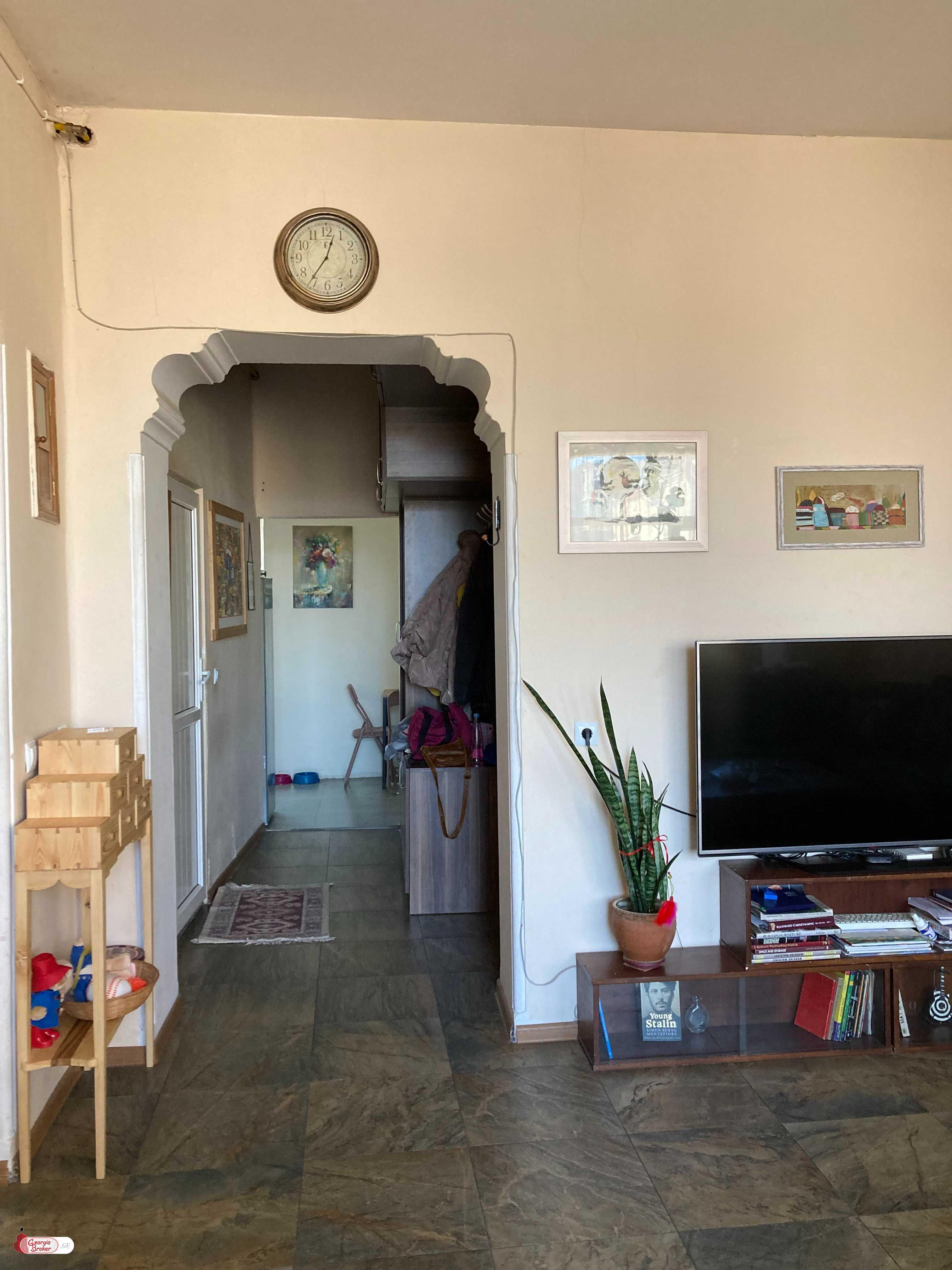 nearly repaired 2-room apartment for sale