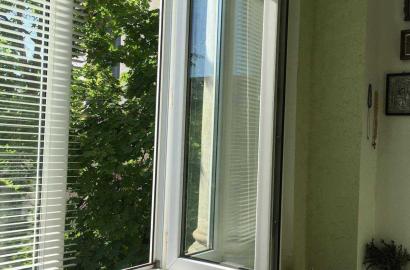 продается квартира с новым ремонтом 4-комнаты