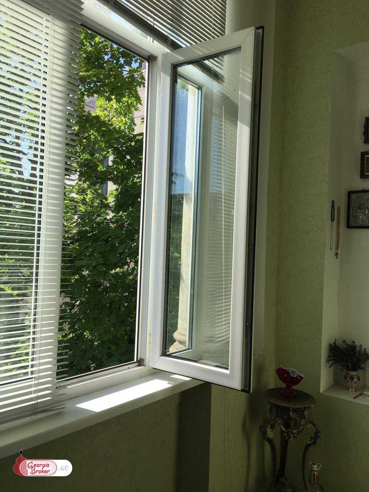 продается квартира с новым ремонтом 4-комнаты